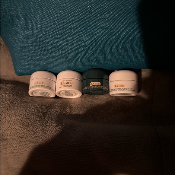 La Mer Skincare Collection with Teal Bag - Picture 2 of 7